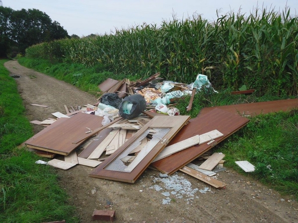Dépôt de détritus, rue Militaire à Évegnée